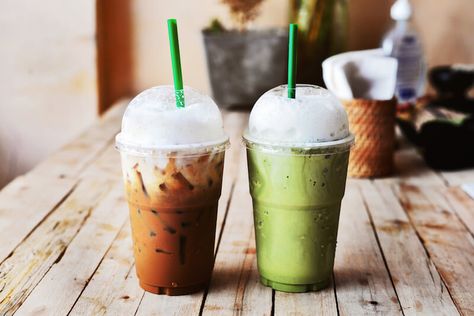 If you’re addicted to caffeine, then these iced coffee alternatives will definitely help you kick your habit. Not only that, but most fancy iced coffees you buy in coffee shops are loaded with unnecessary calories and sugar, which you can avoid if you simply make your own. Replace Coffee, Cheese Tea, Fresh Juice Recipes, Matcha Smoothie, Traditional Tea, Coconut Drinks, Matcha Recipe, Coffee Alternative, Ice Coffee