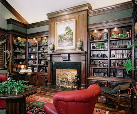 30 Classic Home Library Design Ideas Imposing Style - http://freshome.com/2014/09/10/30-classic-home-library-design-ideas-imposing-style/ Classic Home Library Design, Diy Home Library, Amazing Libraries, Home Library Design Ideas, Old World Interiors, Home Library Decor, Library Home Office, Home Library Rooms, Library Home