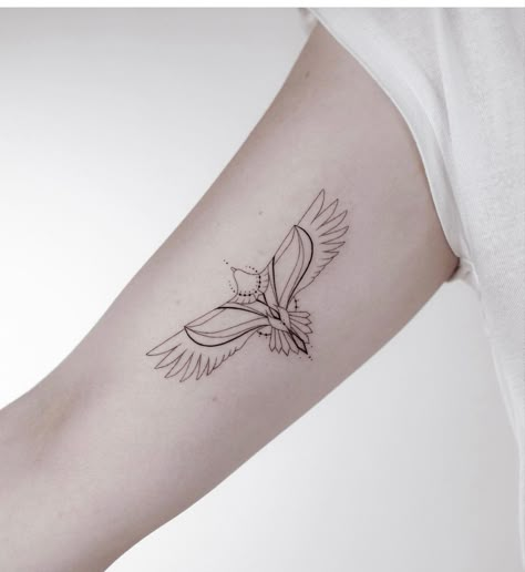 Spiritual Hawk Tattoo, Hawk Tattoo Minimalist, Hawk Outline Tattoo, Eagle Tattoo Linework, Simple Eagle Tattoos For Women, Masculine Feminine Tattoo, Minimalist Hawk Tattoo, Bald Eagle Tattoo For Women Feminine, Round Shoulder Tattoo