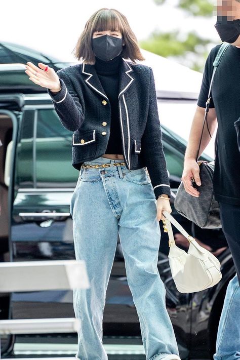 Wide Jeans Outfit, Crossover Jeans, Asian Style Clothes, Flight To Paris, Pants Outfit Casual, Incheon Airport, Korean Celebrities, Kpop Fashion Outfits, Incheon