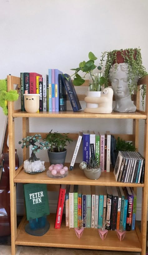 Dorm Room Bookshelf Ideas, Small Room Shelves, Dorm Bookshelf Decor, Living Room Decor Shelf, Standing Shelves In Bedroom, Clustering Decor, Bookshelves Small Space, Small Bookshelf Ideas Bedrooms, How To Decorate A Shelf