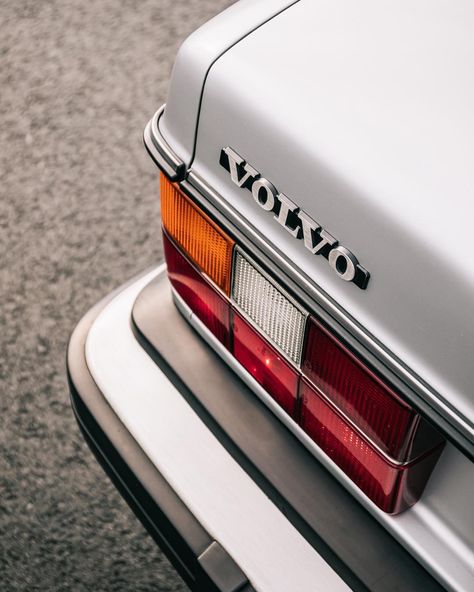 Old Volvo Aesthetic, Old School Mercedes, Old Volvo, Volvo S60 T5, Aesthetic Car Wallpapers, Volvo Xc, Volvo Car, Cool Nike Wallpapers, Old Vintage Cars