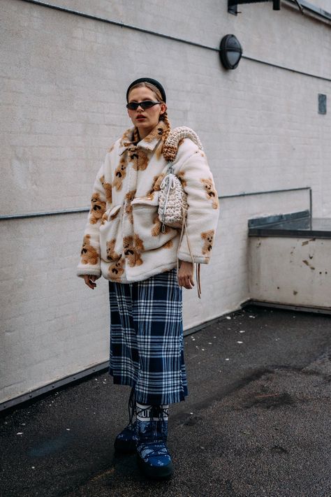 5 Copenhagen Fashion Week Street Style-Inspired Winter Boot Outfits to Shop Now | Vogue Copenhagen Fashion Week Street Style, Stylish Winter Boots, Copenhagen Street Style, Winter Boots Outfits, Pattern Outfits, Copenhagen Fashion, Scandinavian Fashion, 90s Fashion Outfits, Copenhagen Style