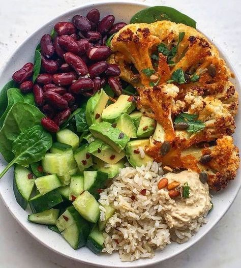 Pasti Fit, Cauliflower Steak, Roasted Cauliflower Steaks, Nourish Bowl, Red Kidney Beans, Caramelised Onion, Plats Healthy, Cucumber Avocado, Cauliflower Steaks