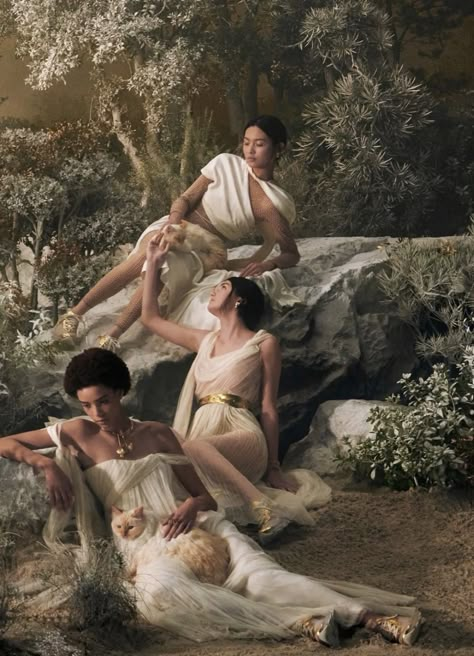 Greek Peplos, Greek Mythology Costumes, Ancient Greece Fashion, Women In Ancient Greece, Greece Goddess, Mythology Costumes, Ancient Greece Aesthetic, Ancient Greek Clothing, Greece Women