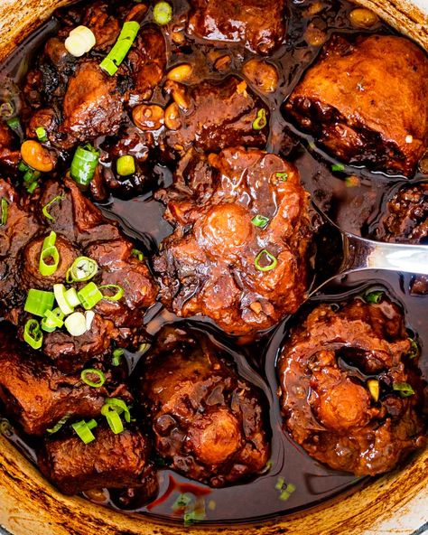 This rich Oxtail Stew recipe features tender meat braised in a rich and flavorful gravy. Made with incredibly straightforward step-by-step instructions. #oxtail #stew #recipe Oxtail Dinner, Oxtail Recipes Easy, Cooking Oxtails, Oxtail Stew Recipe, Oxtail Stew, Oxtail Recipes, Jo Cooks, Tender Meat, Drink Photography