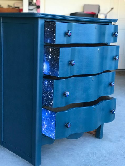 Sectary Desk, Painting Drawers, Random Diys, Furniture Remodel, Night Bedroom, Quirky Furniture, Spray Paint Furniture, Dresser Ideas, Vintage Dresser