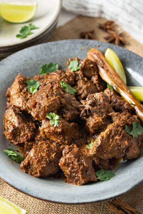 Beef Rendang - El Mundo Eats Beef Korma, Rendang Padang Aesthetic, Rendang Recipe, Beef Rendang Recipe, Rendang Daging, Beef Rendang, Spaghetti With Ground Beef, Food Pic, Meat Seasoning