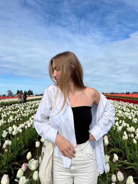 sping time | spring aesthetic | may aesthetic | tulip festival | tulip farm | clean girl aesthetic Tulip Garden Outfit Ideas, Tulip Field Outfit, Tulip Outfit Ideas, Tulip Field Photoshoot Photo Ideas, Tulip Festival Outfit, Tulip Farm Outfit, Tulip Farm Photoshoot Friends, Tulip Picking Outfit, Tulip Garden Photoshoot