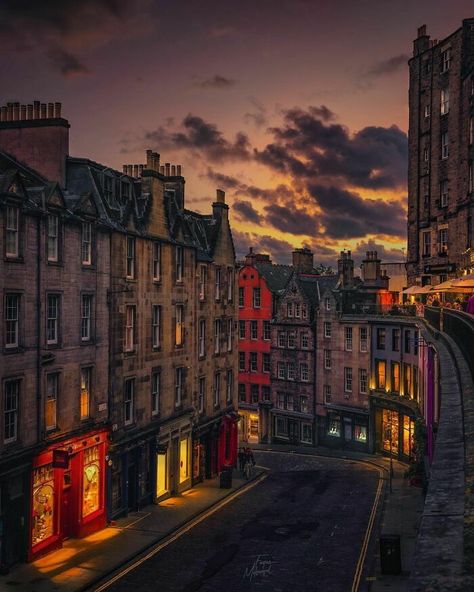 Aesthetic Edinburgh, Scotland Aesthetic, Edinburgh Scotland, Urban Planning, City Aesthetic, Dear God, Pretty Places, Travel Aesthetic, Edinburgh