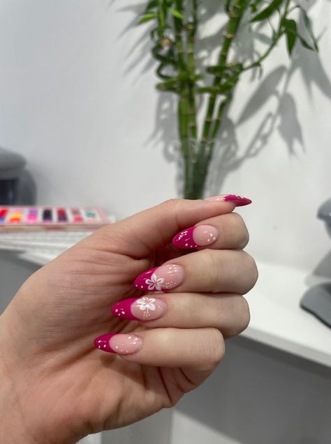 Cruel Summer Nails, Simple Floral Nails, Hawaiian Flower Nails Acrylic, Red Flower Nails, Hawaiian Flower Nails, May Nails, Summery Nails, Girly Acrylic Nails, Hawaiian Flower