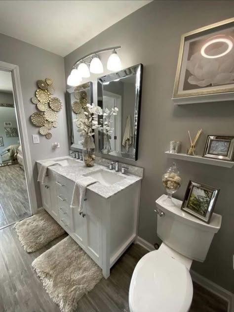 Bathroom Decor Ideas Modern Elegant, Bling Small Bathroom, Decor Over Tub Bathroom, Bathroom Decor Ideas Themes Color Schemes Master Bath, Small Glam Bathrooms, Glam Bathroom Decor Luxury, Chic Bathroom Decor Glam, Ivory Bathroom Ideas, Silver Bathroom Decor Ideas