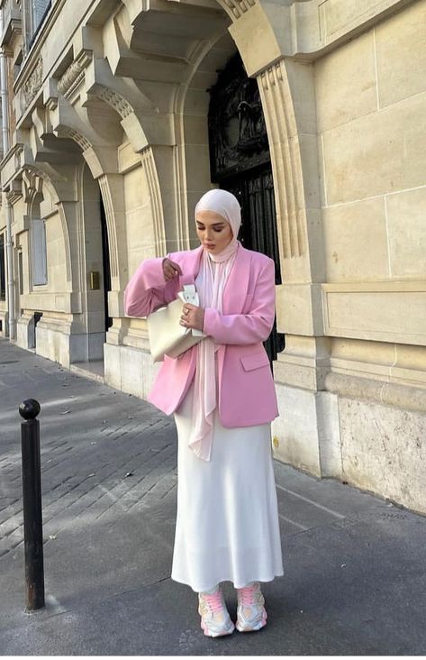 Hijabi Lawyer Outfit, Party Hijab Outfit, Hijabi Lawyer, Blazer Hijab Outfits, Hijabi Formal Outfits, Formal Hijab Outfit, Hijabi Fashion Summer, Graduation Outfits For Women, Stile Hijab