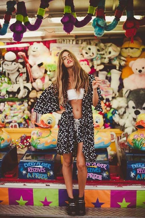 Mimi Elashiry, Carnival Lights, Easter Show, Luna Park, Boho Beauty, Fashion Photography Inspiration, Fashion Victim, Shoot Inspiration, How To Pose