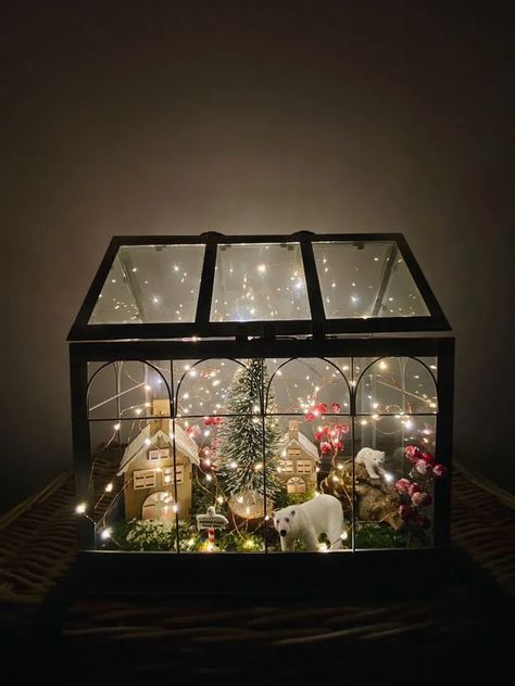 a large Christmas terrarium with moss, lights, mini houses, some polar bears and berries plus a bottle brush Christmas tree Diy Christmas Centerpiece Ideas, Diy Christmas Centerpiece, Home Gel Nails, Christmas Centerpiece Ideas, Home Drawing, Drawing Home, Decor Ideas For Living Room, Fairy Christmas, Nails Home