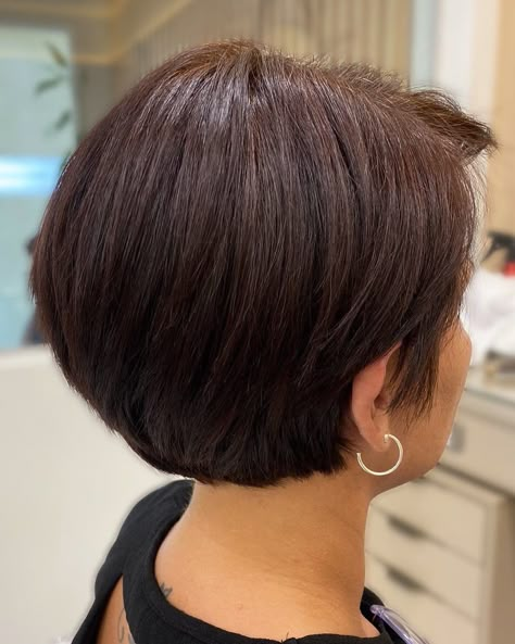 Thick Hair Nape-Length Bob Short Angled Bobs, Thick Coarse Hair, Wedge Hairstyles, Thick Hair Cuts, Stacked Bob Haircut, Bob Hairstyles For Thick, Chin Length Hair, Layered Bob Hairstyles, Short Hairstyles For Thick Hair