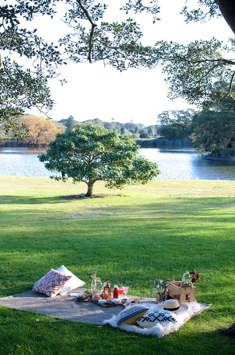 Picnic Inspiration, Romantic Picnics, Pic Nic, Picnic Spot, Picnic Date, Perfect Picnic, Picnic Time, A Picnic, Jolie Photo