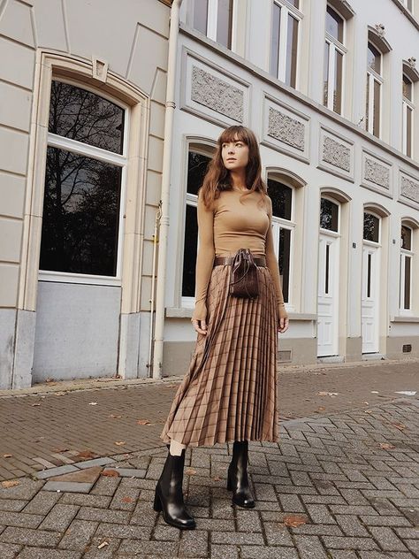 Plaid Pleated Midi Skirt Pleated Plaid Skirt Outfit, Plaid Pleated Skirt Outfit, Midi Skirt Fall Outfit, Skirt Fall Outfit, Midi Skirt Winter, Pleated Plaid Skirt, Elegant Midi Skirt, Midi Skirt Fall, Plaid Skirt Outfit