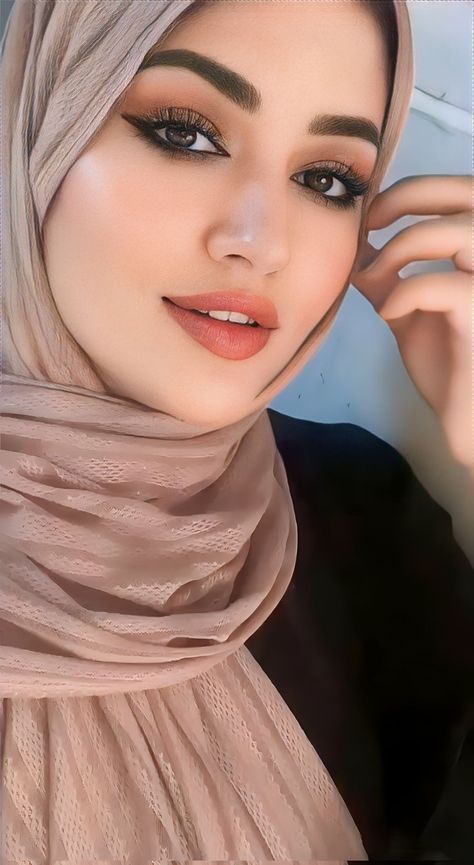 Girls Muslim, Hijab Beauty, Muslim Women Fashion, Beautiful Muslim Women, Women Faces, Hijab Fashion Inspiration, Hijabi Girl, Hair And Makeup Artist, Beautiful Hijab