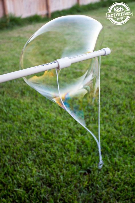 Giant Bubble Recipe Outreach Activities, Giant Bubble Solution, Giant Bubble Recipe, Bubble Solution Recipe, Big Bubble Wand, Giant Bubble Wands, Bubble Recipe, Bubble Activities, Homemade Bubbles