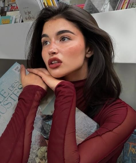 Makeup Looks Winter, Red Lipstick Makeup Looks, Red Lips Makeup Look, Burgundy Lips, Burgundy Lipstick, Mekap Mata, Red Lipstick Makeup, Red Lip Makeup, Fall Makeup Looks