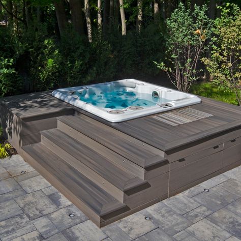 Forget the scrubbing! Our self-cleaning hot tub lets you focus on pure relaxation. This unique stair deck surround adds a touch of architectural flair (even accessorise with plants). See how easy it is to elevate your outdoor space! Hot Tub With Surround Seating, Hot Tub Concrete Pad, Cleaning Hot Tub, Hot Tub Steps, Hot Tub Surround, Hot Tub Patio, Big Deck, Hot Tub Deck, Decking Area