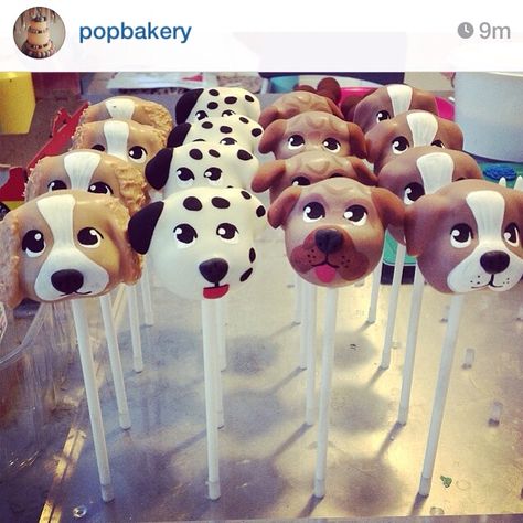 Puppy cake pops Dog Cake Pops Birthday Parties, Gumdrop Cake Recipe, Pug Cakes, Dog Cake Pops, Animal Cake Pops, Popsicles Cake, Cake Pop Designs, Pop Cake, Cake Pop Decorating