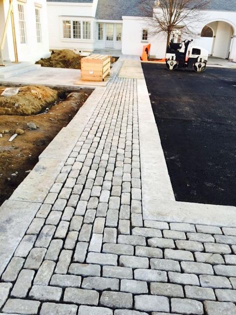 Cobbled Driveway, Cobblestone Paving, Garden Ideas Driveway, Gravel Walkway, Cobblestone Driveway, Brick Driveway, Granite Paving, Outdoor Pool Area, Brick Walkway