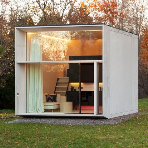 Estonian design collective Kodasema has launched its prefabricated 25-square-metre micro home that takes less than a day to build and can be relocated. Prefab Homes Uk, Design Case Mici, Design Casa Piccola, Pre Fab Tiny House, Solar Power House, Building A Tiny House, Building A Container Home, Micro House, Modern Tiny House