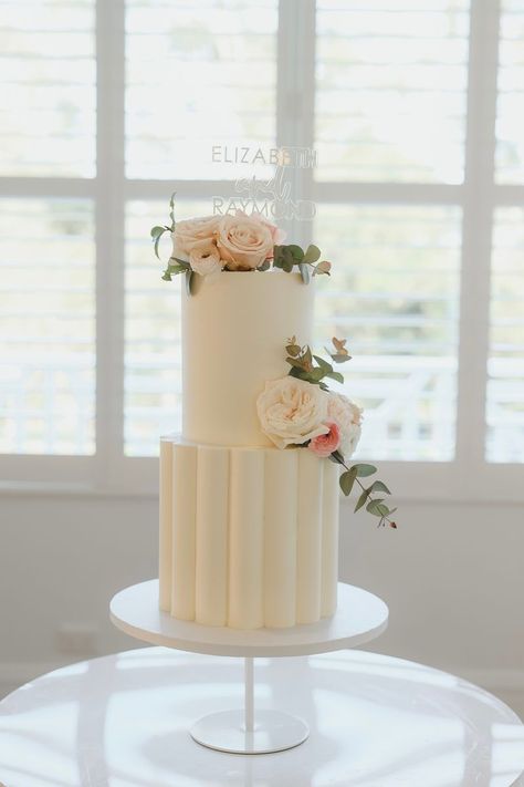 Love to 2 different shaped layers for this wedding cake! Photography 📸Duuet Wedding Cake 2 Layer, Cake 2 Layer, Wedding Cake With Florals, Bramleigh Estate, Wedding Cake Photography, 2 Tier Wedding Cake, 2 Tier Wedding Cakes, Floral Wedding Cakes, Romantic Wedding Cake