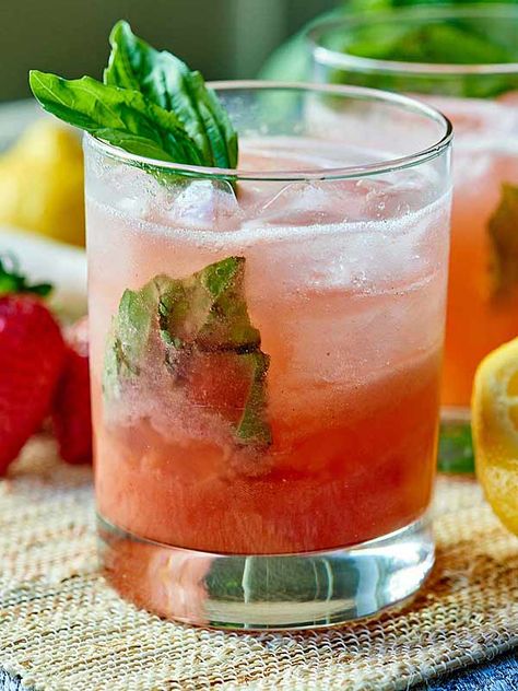 Strawberry Basil Gin Cocktail - the Perfect Summer Drink Basil Gin Cocktail, Cocktail Food, Cocktail Gin, Strawberry Basil, Perfect Summer Drink, Gin Cocktail Recipes, Gin Drinks, Gin Cocktail, Gin Fizz