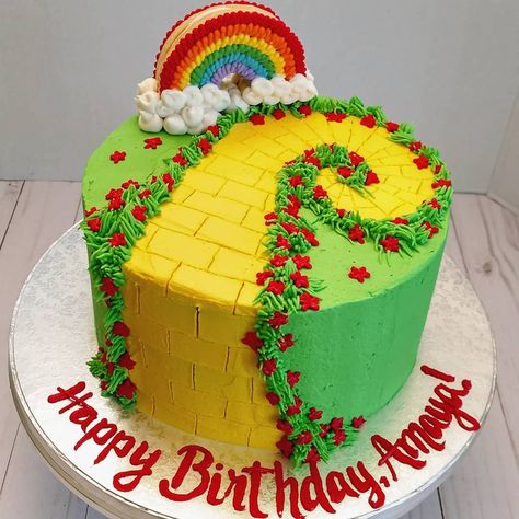 Wizard Of Oz Smash Cake, Wizard Of Oz Cakes, Wicked Themed Cake, Wizard Of Oz Birthday Party Ideas, Wizard Of Oz Birthday Cake, Wizard Of Oz Cupcakes, Wizard Of Oz Cake Ideas, Granny Party, Wizard Of Oz Cake