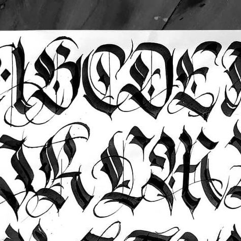 Letters For Tattoos Fonts Style, Calligraffiti Alphabet, Graffiti Drawings Words, Free Graffiti Fonts, Tattoo Font Styles, Calligraphy Tattoo Fonts, Old English Alphabet, Tattoo Lettering Alphabet, Fonts Tattoo