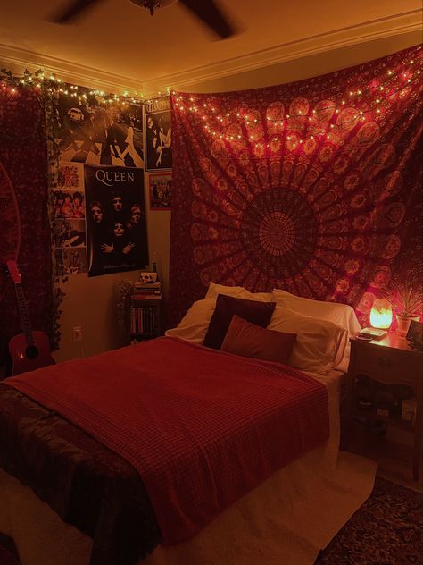 Maroon Aesthetic Bedroom, Bedroom Ideas Maroon, Dark Red Room Aesthetic Bedroom, Red Themed Bedroom Aesthetic, Burgundy Room Ideas, Red Room Inspo Aesthetic, Maroon Room Ideas, Dirty Room Aesthetic, Dorm Room Ideas White