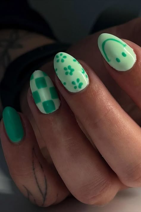 These green smiley nails by @nails_by_max_may are perfect for fun summer vibes, adding a playful and cheerful touch to your manicure. Explore 25 fresh and vibrant summer green nail ideas on Nailustrous to elevate your seasonal manicure! Cute Nails St Patricks Day, Fake Nail Design Ideas, Light Green Checkered Nails, Neon Green Checkered Nails, Neon Mint Nails, Simple Nail Ideas Green, Simple St Pattys Nails, Smiley Face And Checkered Nails, Bright Green Nails Ideas