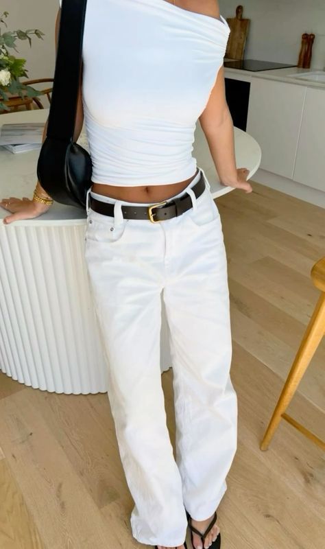 #revolveme #superdowntoxic #summertrends #summeroutfitideas #momjeansoutfit #girlmom #27weekspregnantnew #summer2020 #fashionyoutuber #inspirationoutfit Trendy Jeans For Women, White Pants Outfit, White Oxford, Trendy Jeans, Looks Street Style, Outfit Look, Jeans For Women, Womens Jeans, 50 Fashion