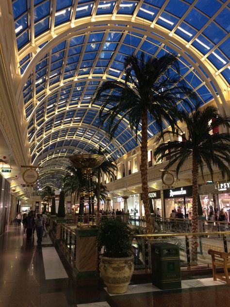 Mall Outside Design, Manchester City Centre Aesthetic, Going To The Mall Aesthetic, Trafford Centre Christmas, Mall Name Ideas, Outdoor Mall Aesthetic, Malls Aesthetics, Trafford Centre Aesthetic, Shopping Trip Aesthetic