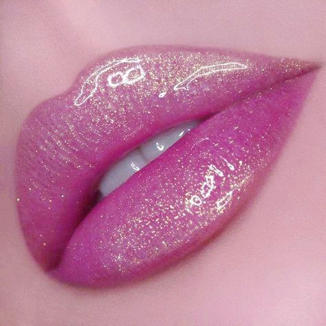 Barbie Themed Makeup, Pink Lips Aesthetic, Pink Lip Makeup, Prom Lips, Pink Glitter Lips, Lip Makeup Ideas, Fun Lipstick, Lips Piercing, Lip Glitter