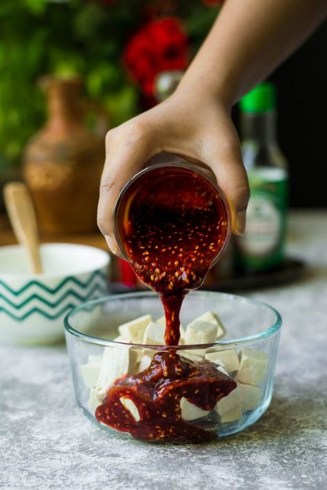 Baked Gochujang Tofu can be a fast + amazing addition to rice bowls, salads & stir-frys without any compromise on loads of flavour! Korean Tofu Marinade, Gochujang Tofu Recipe, Gochujang Tofu, Uni Meals, Gochujang Recipe, Tofu Marinade, Beans Beans, Vegan Summer Recipes, Meatless Monday Recipes