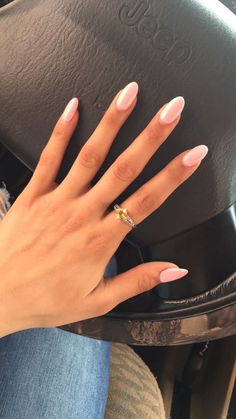 Pink almond nails Mais Light Pink Nail Designs, Pale Pink Nails, Oval Shaped Nails, Nails Painted, Light Pink Nails, Almond Shape Nails, Almond Nails Designs, Almond Acrylic Nails, Super Nails