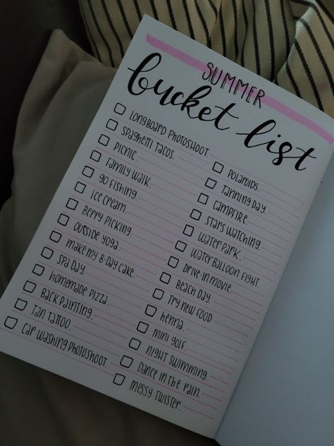 Bucket List Notebook Ideas, Bucket List Scrapbook Layout, Journaling Bucket List, Bult Journal Ideas, Bucket List Scrapbook Ideas, Bucket Journal Ideas, Aesthetic Bucket List Journal, Summer Planner Ideas, To Do Journal Ideas