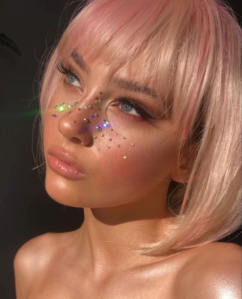 Euphoria Makeup Looks, Edc Makeup, Festival Eye Makeup, Coachella Makeup, Devil Makeup, Freckles Makeup, Concert Makeup, Euphoria Makeup, Crystal Makeup