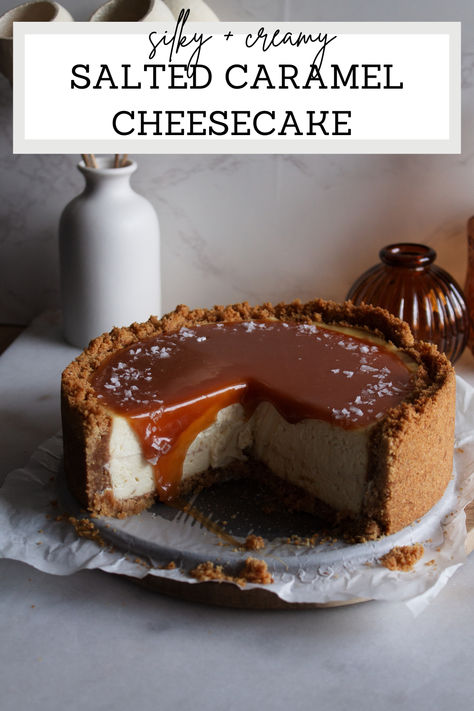 This Salted Caramel Cheesecake is absolutely to die for! It layers silky, creamy classic cheesecake and homemade salted caramel for the most addictive dessert, perfect or any celebration or holiday! Salted Caramel Chocolate Cheesecake Cake, No Bake Salted Caramel Cheesecake, Caramel Swirl Cheesecake, Caramel Cheesecake Recipes, Cheesecake Decoration, Creme Brulee Cheesecake, Homemade Salted Caramel, Lime Tart, Cheesecake Recipes Classic