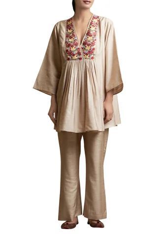 This tunic will be your style saviour. Floral embroidery Overlap Embroidered Yoke Gathers from empirical line Plunging neck and full sleeves - Aza Fashions Luxury Embroidered Neckline Kurta Tunic, Luxury Tunic With Embroidered Neckline For Eid, Luxury Tunic Blouse For Eid, Luxury Traditional Blouse With Yoke Detail, Luxury Long Sleeve Kurta With Yoke, Luxury V-neck Traditional Tops, Luxury Embroidered Neckline Tunic For Eid, Luxury Long Sleeve Tunic With Embroidered Neckline, Luxury Embroidered Tunic For Women