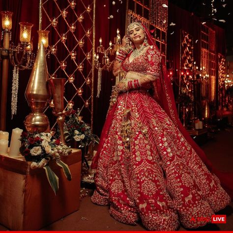 TV actress Aarti Singh tied the knot with Deepak Chauhan at Mumbai's ISKCON Temple. Here's a glimpse of the their wedding. #ArtiSingh #DipakChauhan #Bollywood #Entertainment #ABPLIVE Red Indian Bride, Aarti Singh, Iskcon Temple, Mumbai Wedding, Indian Bride Outfits, Red Indian, Latest Bridal Dresses, Bridal Poses, Colorful Rangoli Designs