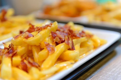 Baconator Fries, Bacon Cheese Fries, Fried Milk, Healthy Eating Guidelines, Bacon Fries, Frozen French Fries, Seasoned Potatoes, Fries Recipe, Cheesy Bacon