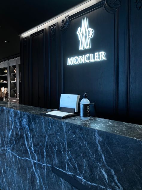 Moncler Store, Paris Store, Moncler Logo, Logos Ideas, St Moritz, Store Design Interior, Mid Autumn, Store Interior, Pretty Wallpaper Iphone