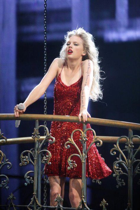 Taylor Swift singing "Better Than Revenge" at the Speak Now Tour Taylor Swift Speak Now Tour Outfits, Taylor Swift Speak Now Tour, Taylor Swift Eyes, Speak Now World Tour, Better Than Revenge, Speak Now Tour, Young Taylor Swift, Taylor Swift Costume, Taylor Swift Singing