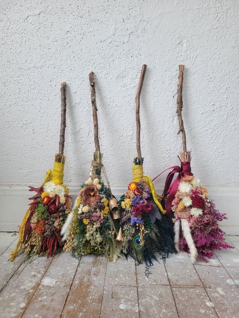 Thanksgiving Decorations Outdoor, Pagan Crafts, Deco Nature, Witchy Crafts, Tree Lights, Witchy Decor, Thanksgiving Table Decorations, Wedding Rustic, Funky Junk