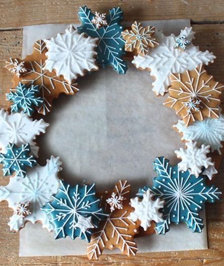 Biscuit Wreath, Christmas Wreath Cookies, Wreath Cookies, Christmas Biscuits, Christmas Cake Designs, Christmas Home Decor Ideas, Gingerbread Decorations, Christmas Cookies Decorated, Christmas Sugar Cookies